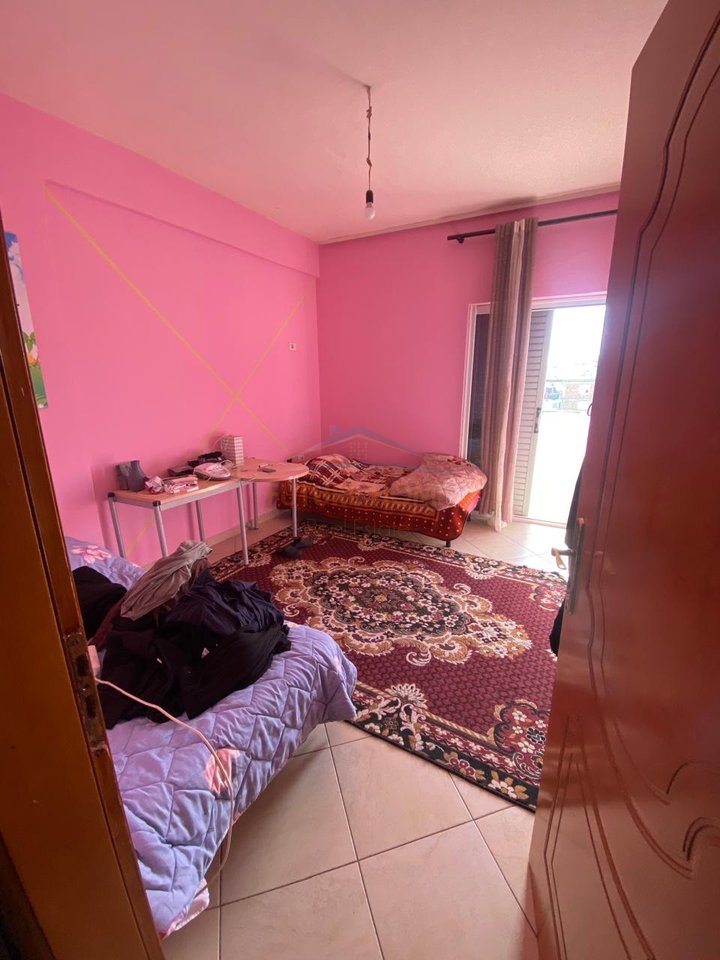 For sale, 3+1+2 Apartment near the Orthodox Church, Vlore.