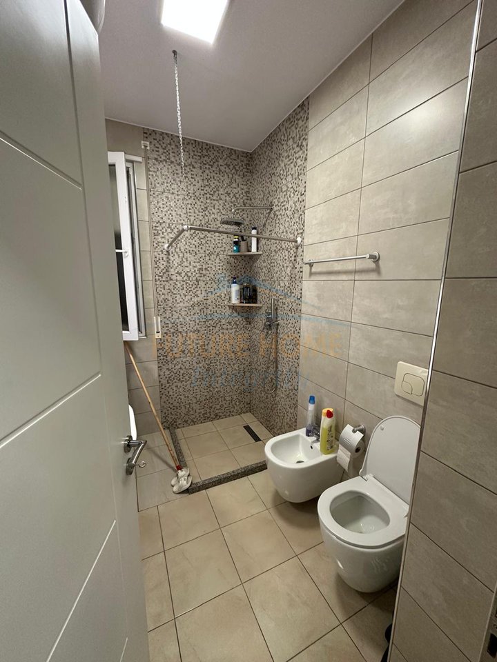 Affitto, appartamento 1+1 + posto auto, Campo Aviazione, Tirana.