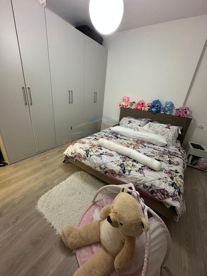 Affitto, appartamento 1+1 + posto auto, Campo Aviazione, Tirana.