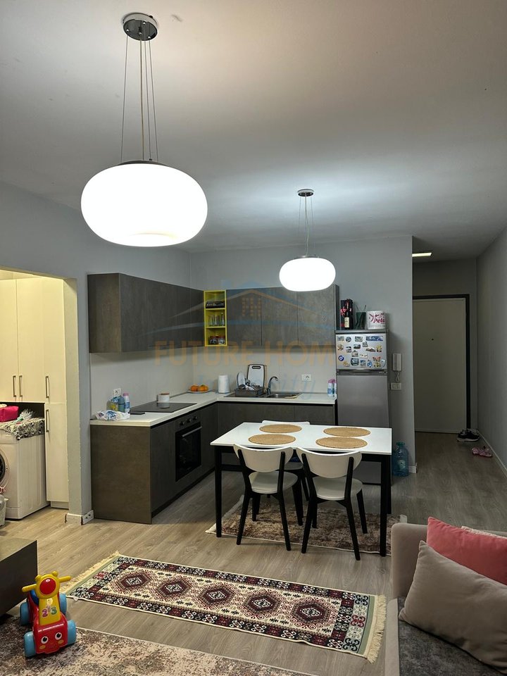 Affitto, appartamento 1+1 + posto auto, Campo Aviazione, Tirana.