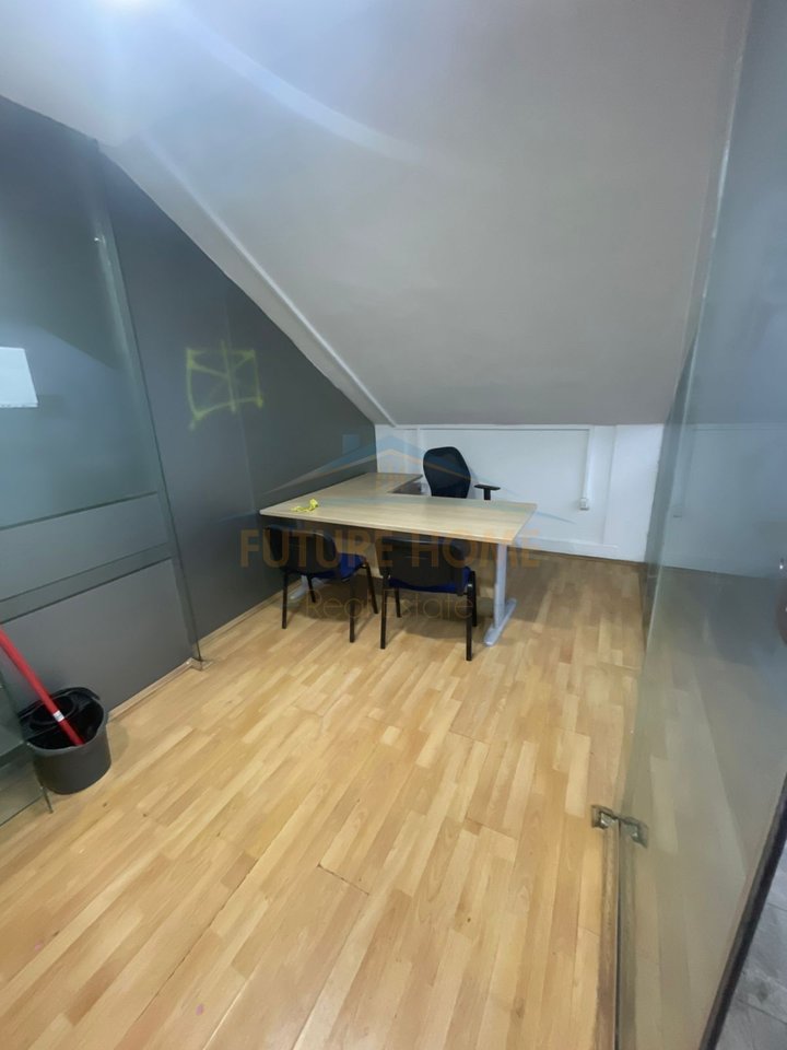 In vendita, Locale Commerciale, Viale Giovanna d'Arco, Tirana.