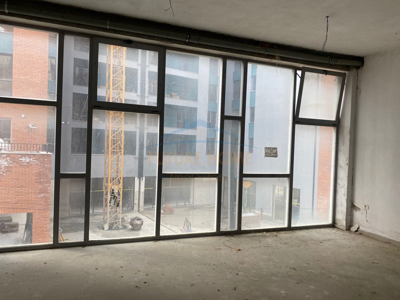 Shitet, Ambient, Paskuqan, Tirane