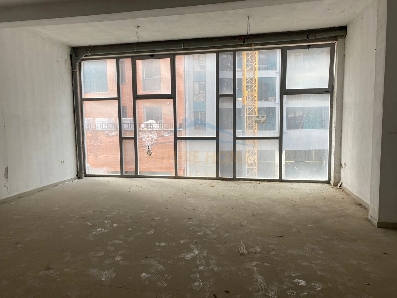 Shitet, Ambient, Paskuqan, Tirane