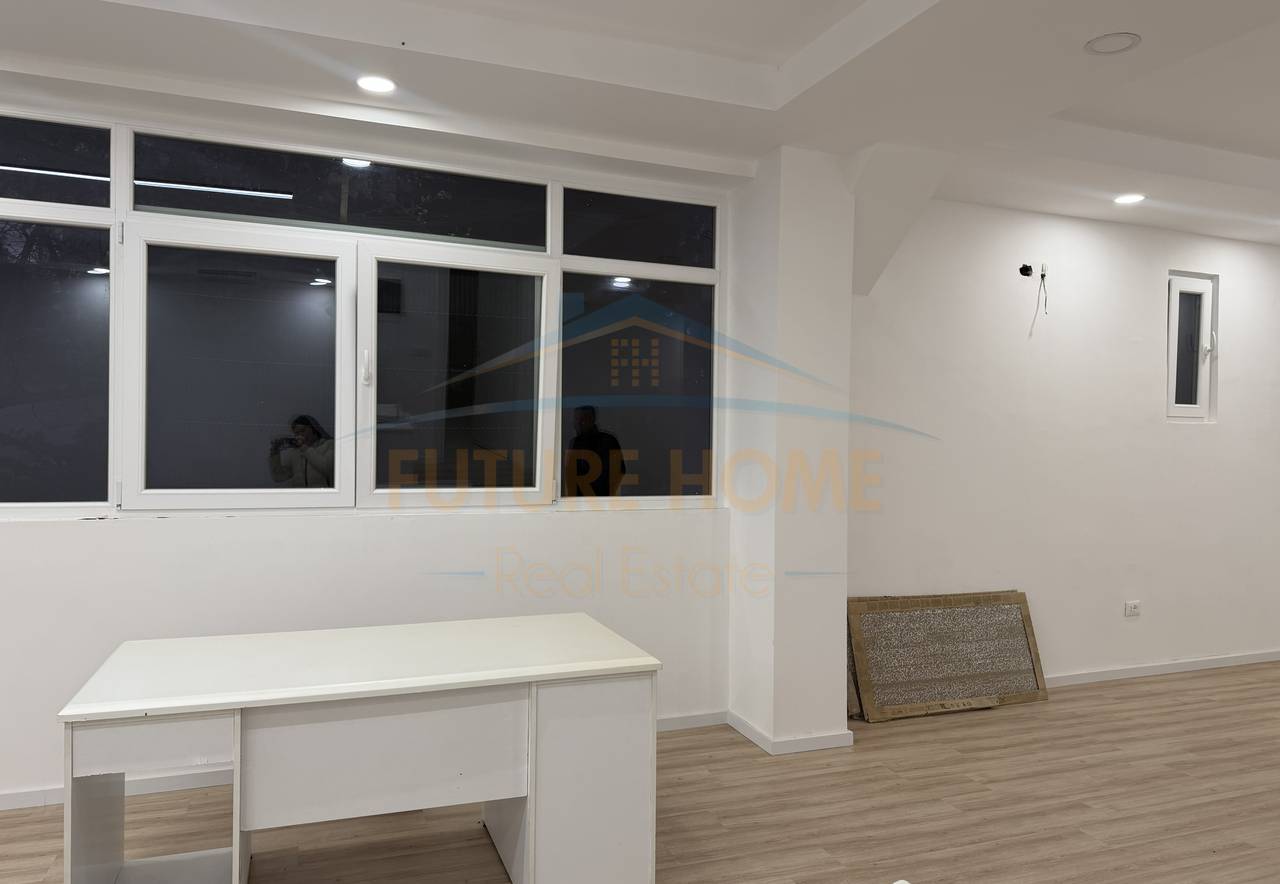 Qera, Ambient Biznesi, Rruga "Vllazen Huta", Brryli