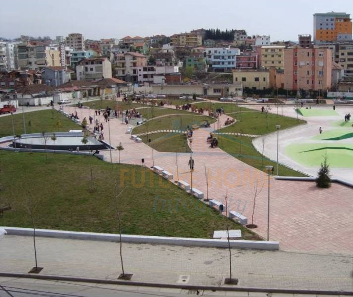 Shitet, Apartament 2+1+2+Post parkimi, Ali Demi, Tiranë.