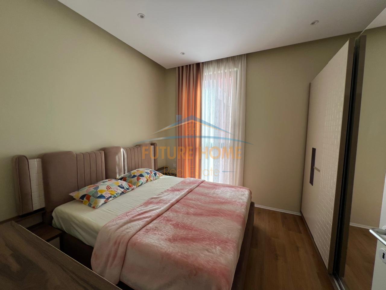 Shitje, Apartament 1+1,Galeria Roma , Rruga e Kavajes, Tirane !