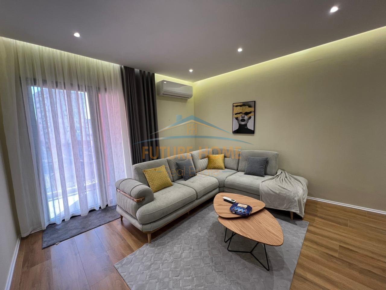 Shitje, Apartament 1+1,Galeria Roma , Rruga e Kavajes, Tirane !