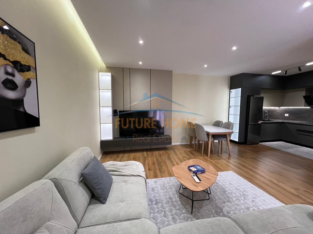 Shitje, Apartament 1+1,Galeria Roma , Rruga e Kavajes, Tirane !