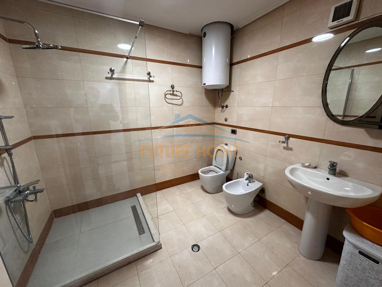 Shitet, Apartament 2+1,Liqeni,Tiranë