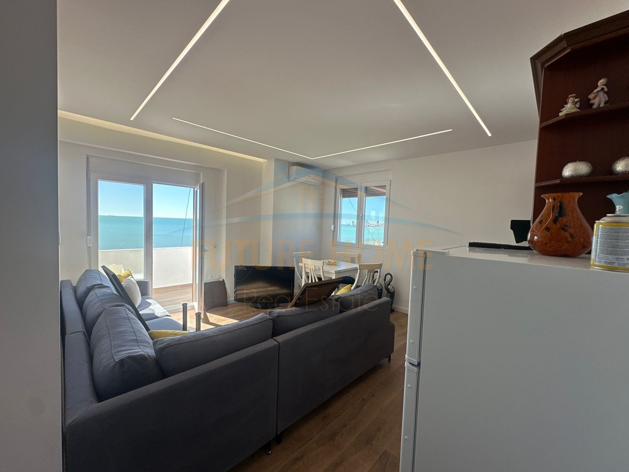 Disponojm  me Qira  Apartament 2+1, Plazh ,Hotel Empire, Durres Pamje Deti