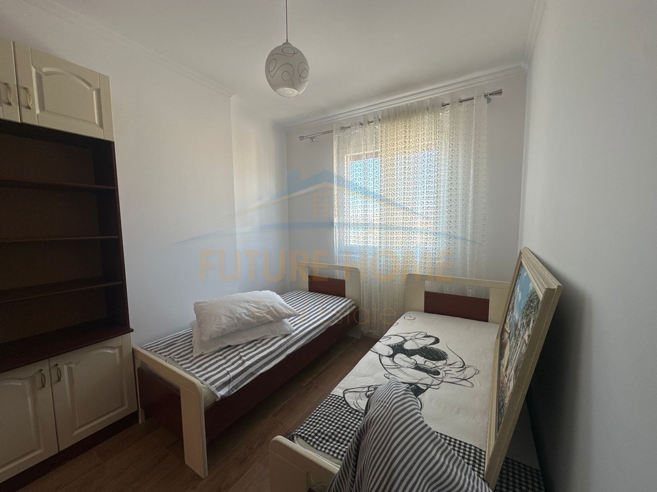Disponojm  me Qira  Apartament 2+1, Plazh ,Hotel Empire, Durres Pamje Deti