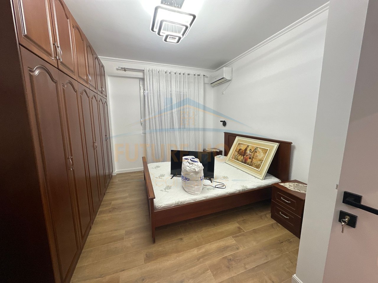 Disponojm  me Qira  Apartament 2+1, Plazh ,Hotel Empire, Durres Pamje Deti