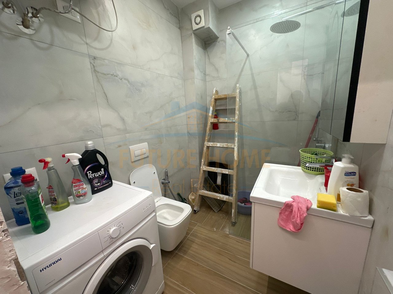 Disponojm  me Qira  Apartament 2+1, Plazh ,Hotel Empire, Durres Pamje Deti