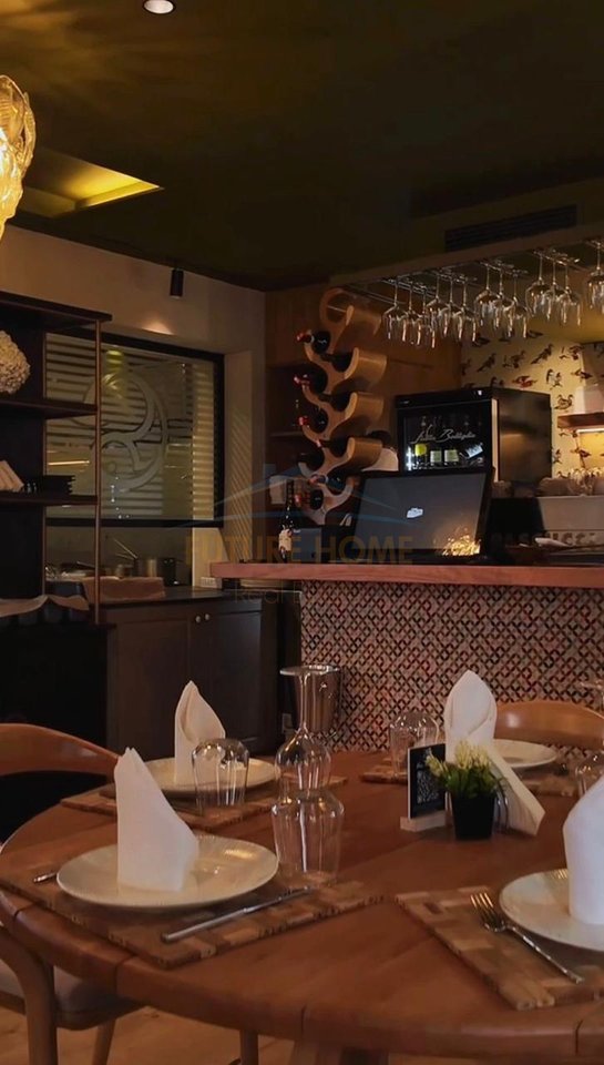 Shitet, Restorant , Vasil Shanto,Tiranë.