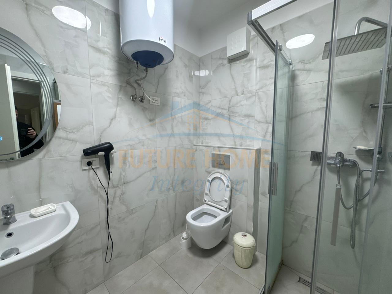Shitet, Apartament 2+1+2+Post parkimi, Ali Demi, Tiranë.