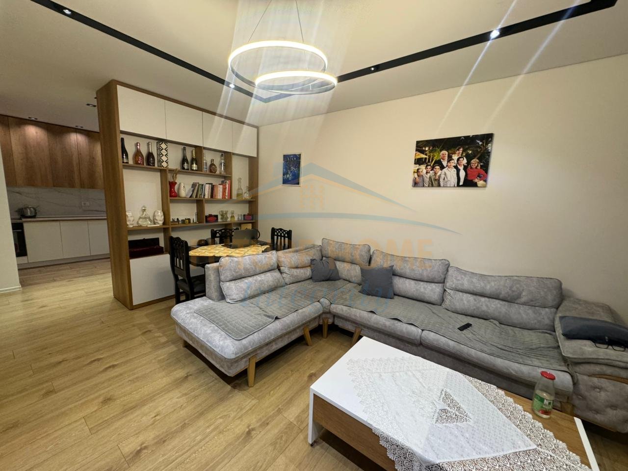 Shitet, Apartament 2+1+2+Post parkimi, Ali Demi, Tiranë.