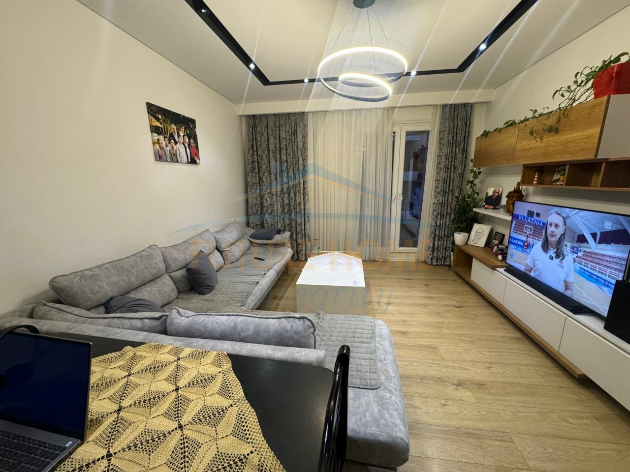 Shitet, Apartament 2+1+2+Post parkimi, Ali Demi, Tiranë.
