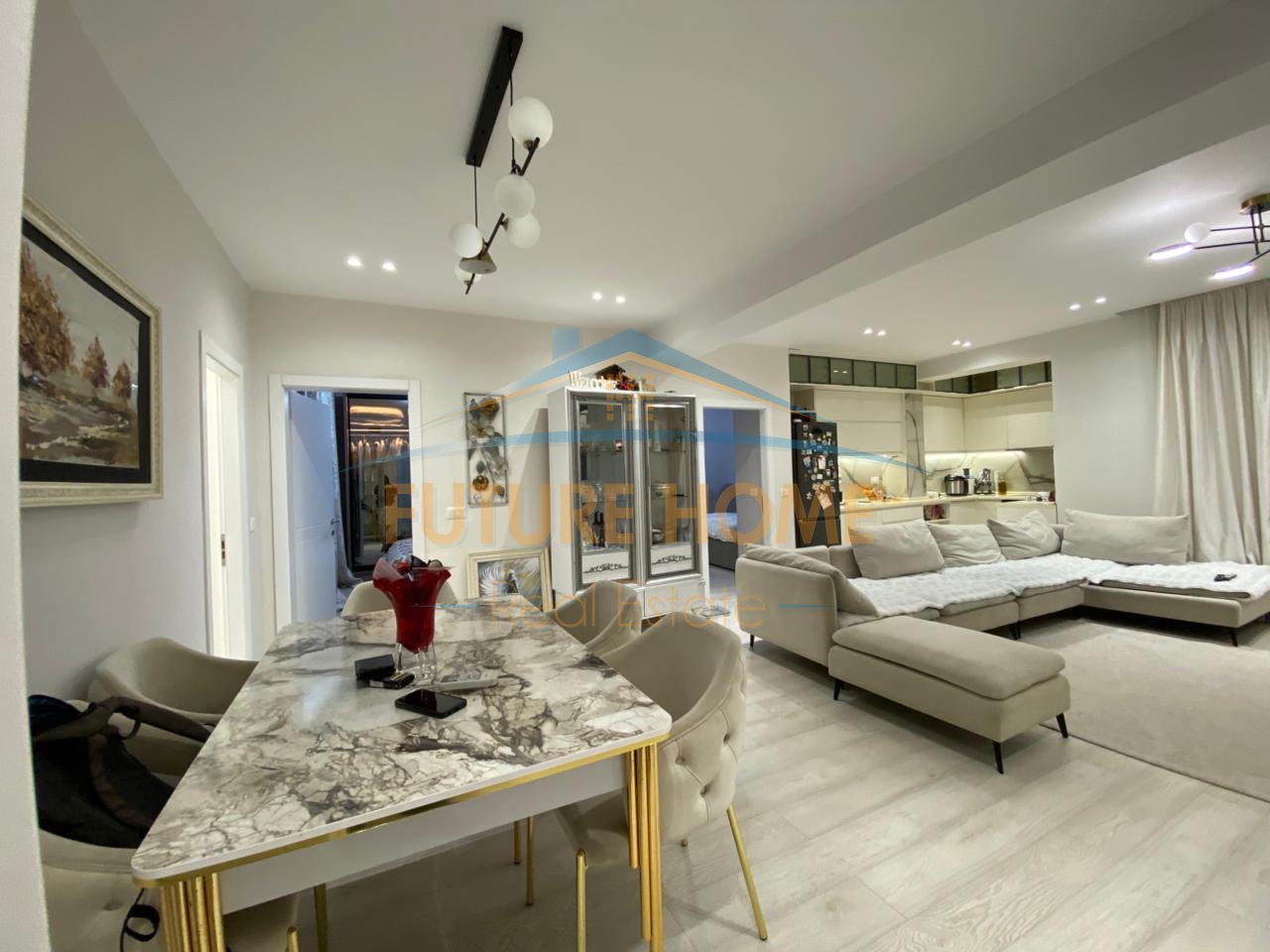 In vendita, Appartamento 2+1+2, Vicino allo Stadio Dinamo