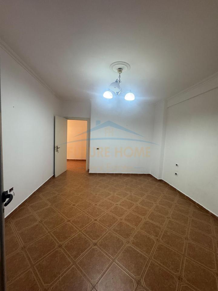 Shitet Apartament 2+1, Misto Mame