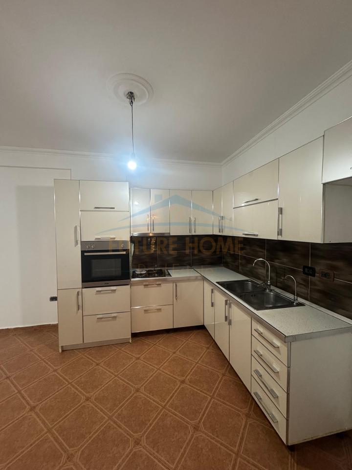 Shitet Apartament 2+1, Misto Mame