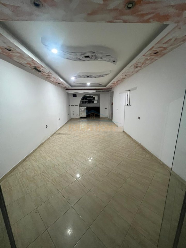 In vendita, locali commerciali, Kamez