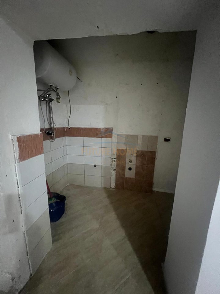 In vendita, locali commerciali, Kamez