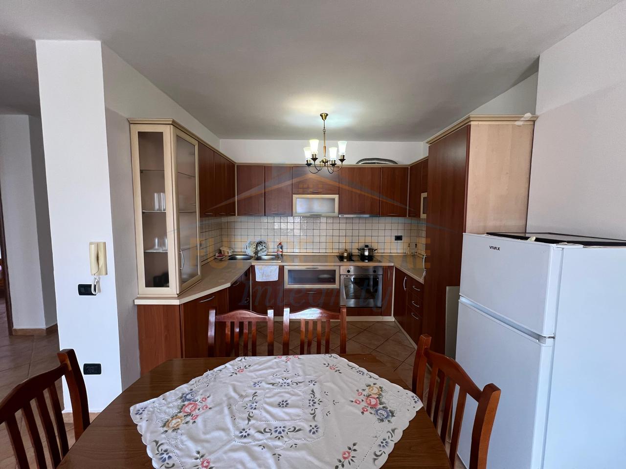Qera, Apartament 2+1, Rruga e Kavajës, Tiranë.