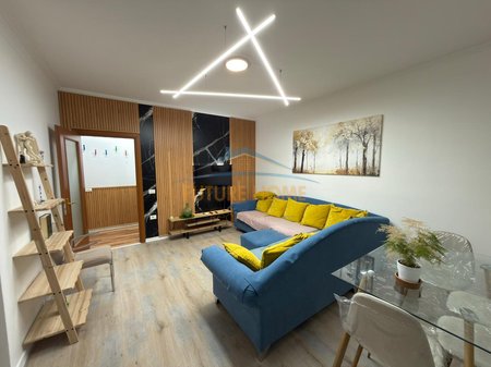 Affitto, Appartamento 3+1+2+Posto Auto, Lago Secco, Tirana.