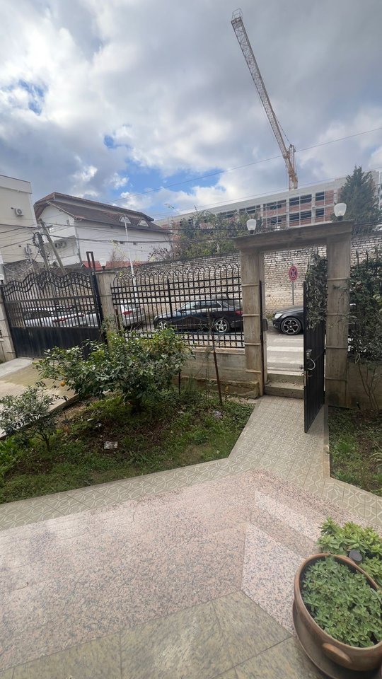 Qera, Vilë, Rruga Kadri Kërciku, Tiranë