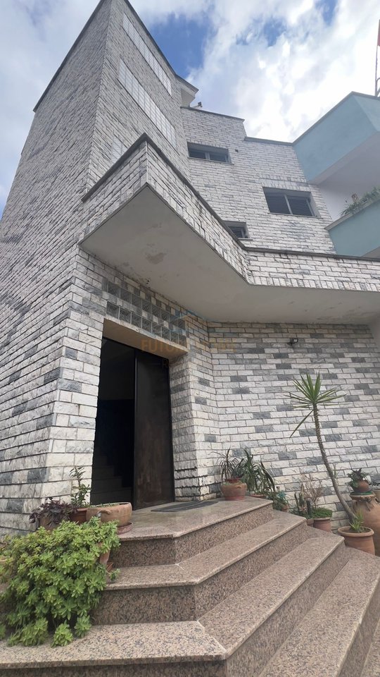 Qera, Vilë, Rruga Kadri Kërciku, Tiranë