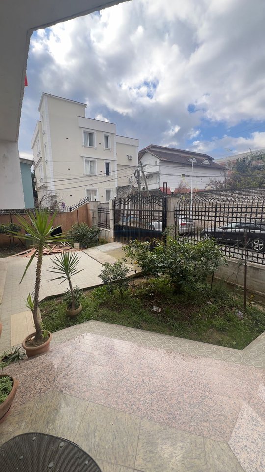 Qera, Vilë, Rruga Kadri Kërciku, Tiranë