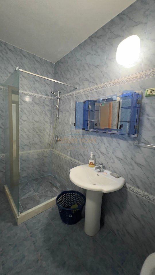 Qera, Vilë, Rruga Kadri Kërciku, Tiranë