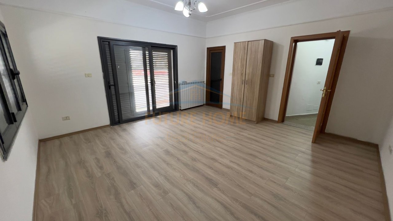 Qera, Vilë, Rruga Kadri Kërciku, Tiranë