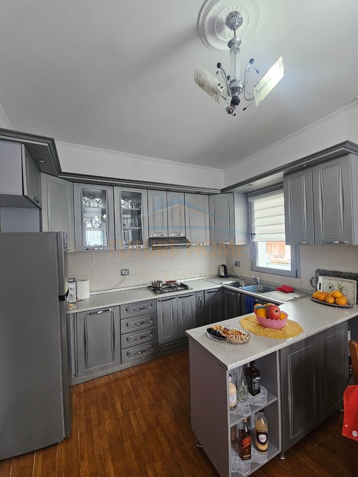 Qira, Private House 3+1+2+Parking, Spitalle, Durres