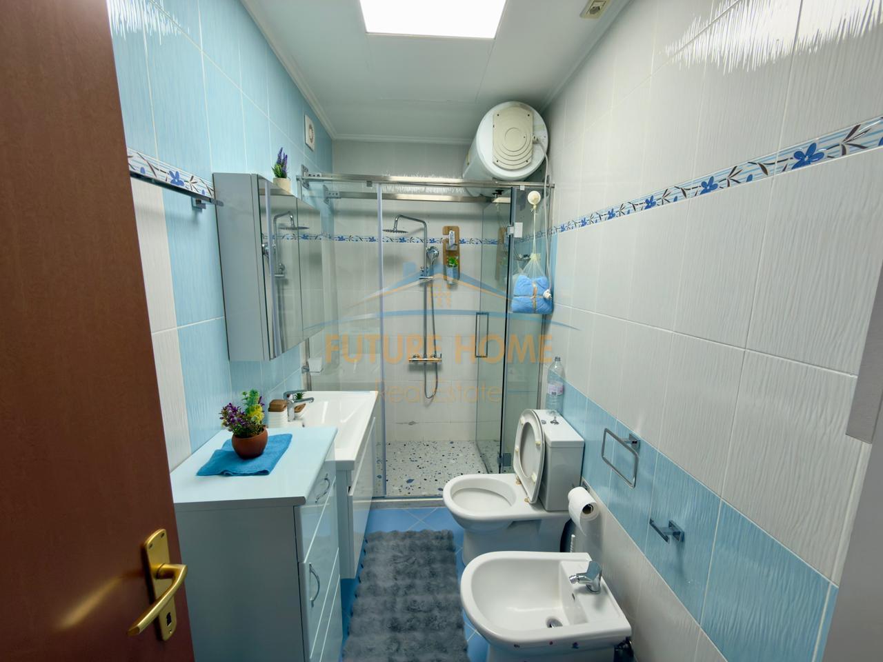 Affitto, Appartamento 3+1+2+Posto Auto, Lago Secco, Tirana.