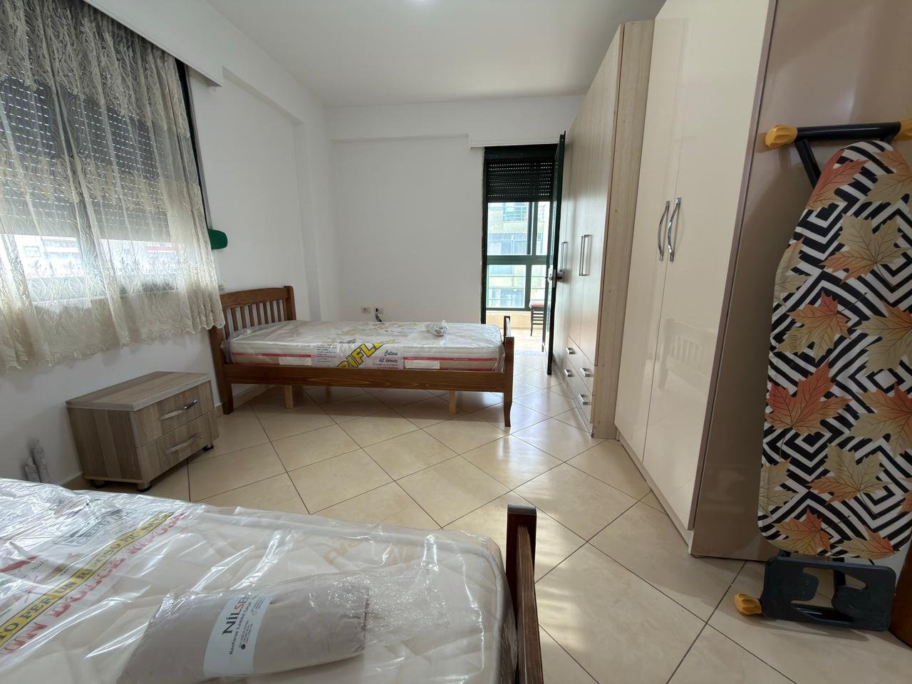 Qera, Apartament 2+1+2, Rruga 5 Maji, Tiranë.