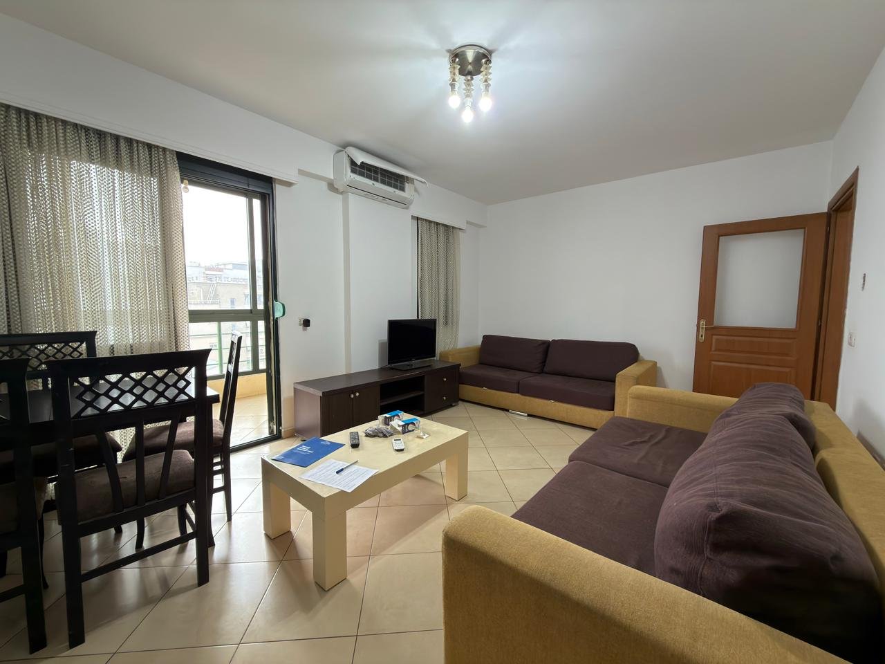 Qera, Apartament 2+1+2, Rruga 5 Maji, Tiranë.