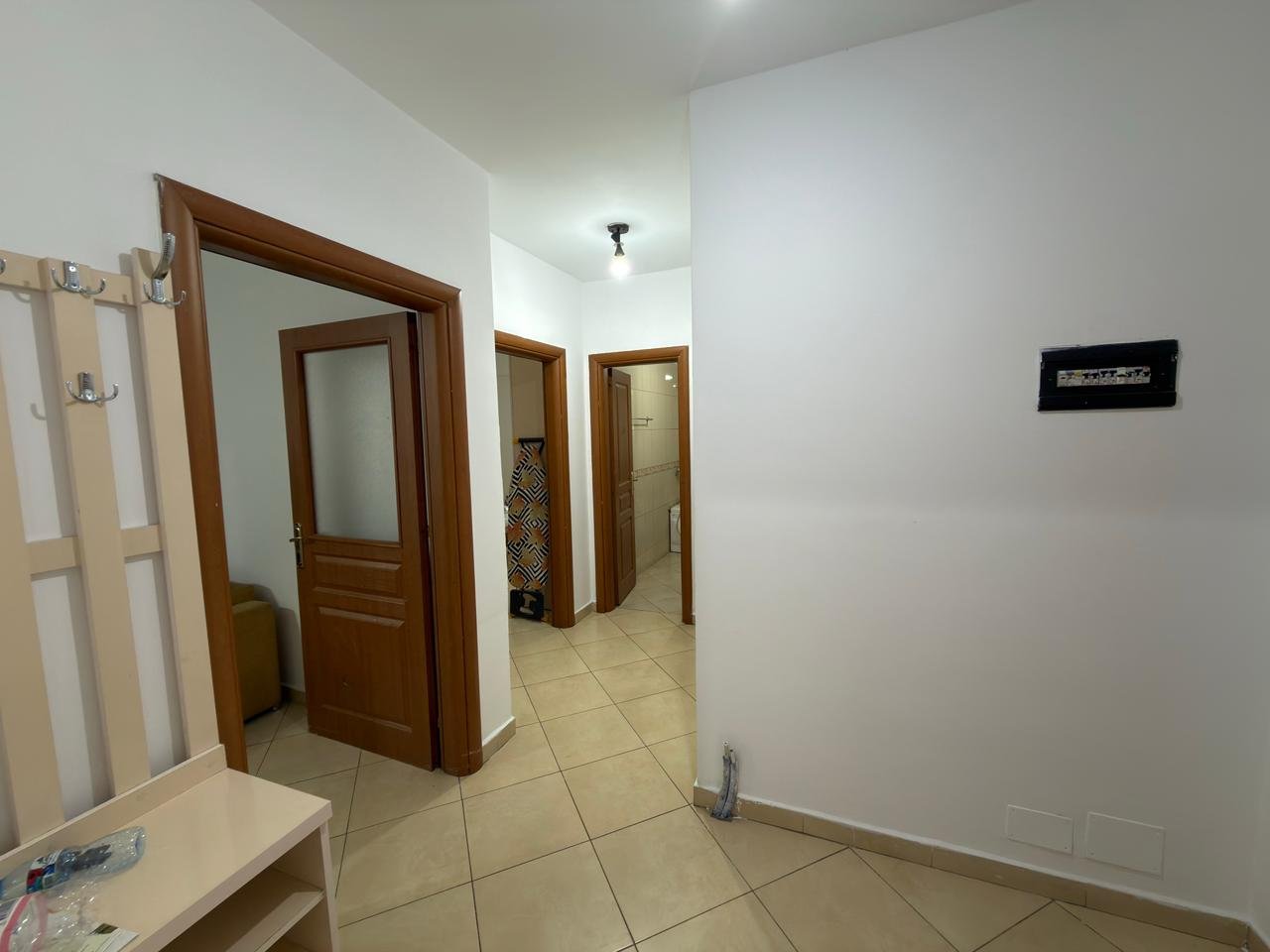 Qera, Apartament 2+1+2, Rruga 5 Maji, Tiranë.