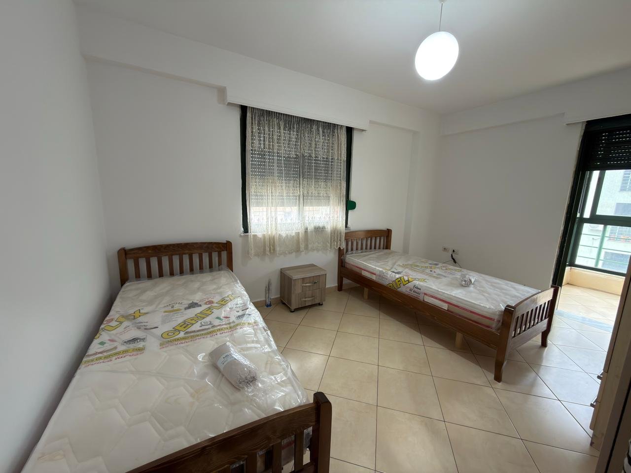 Qera, Apartament 2+1+2, Rruga 5 Maji, Tiranë.