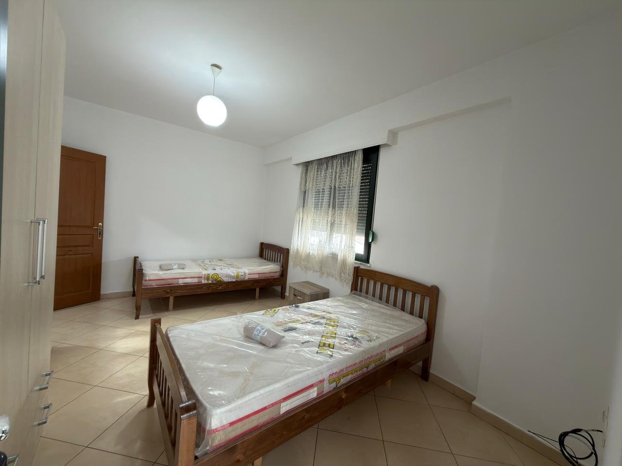 Qera, Apartament 2+1+2, Rruga 5 Maji, Tiranë.
