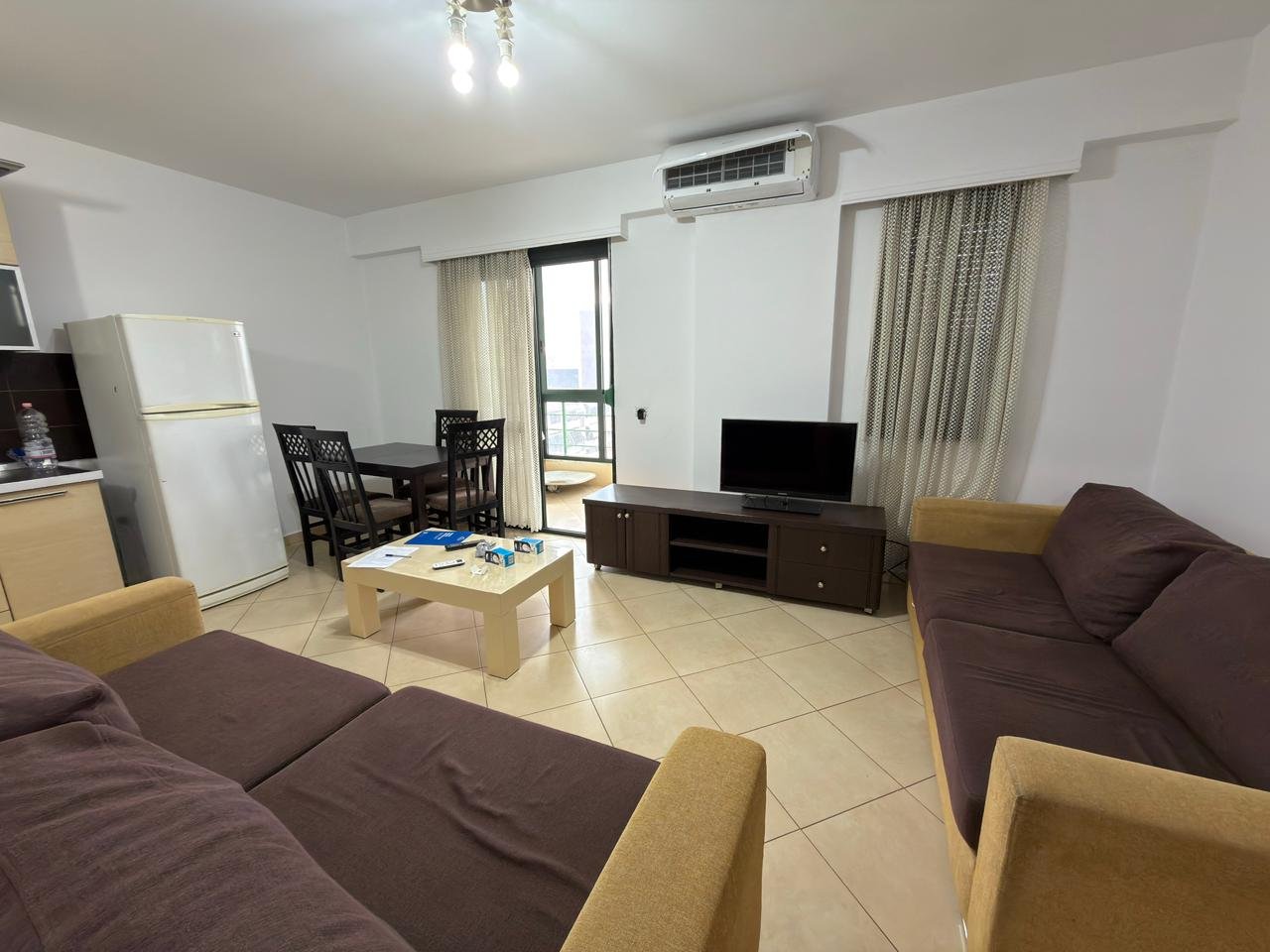 Qera, Apartament 2+1+2, Rruga 5 Maji, Tiranë.