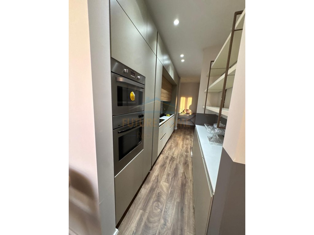 Qera, Apartament 3+1+2 +Post Parkimi, Qendër