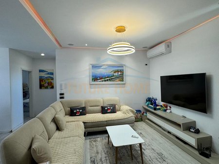 Shitet Apartament 2+1+2+ Verande, Shkozë