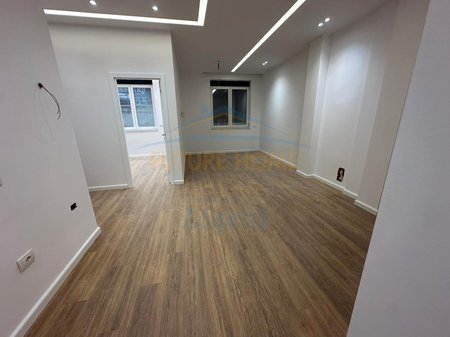 Shitet, Apartament 1+1, Rruga Eduard Mano, Liqeni i Thate, Tiranë.