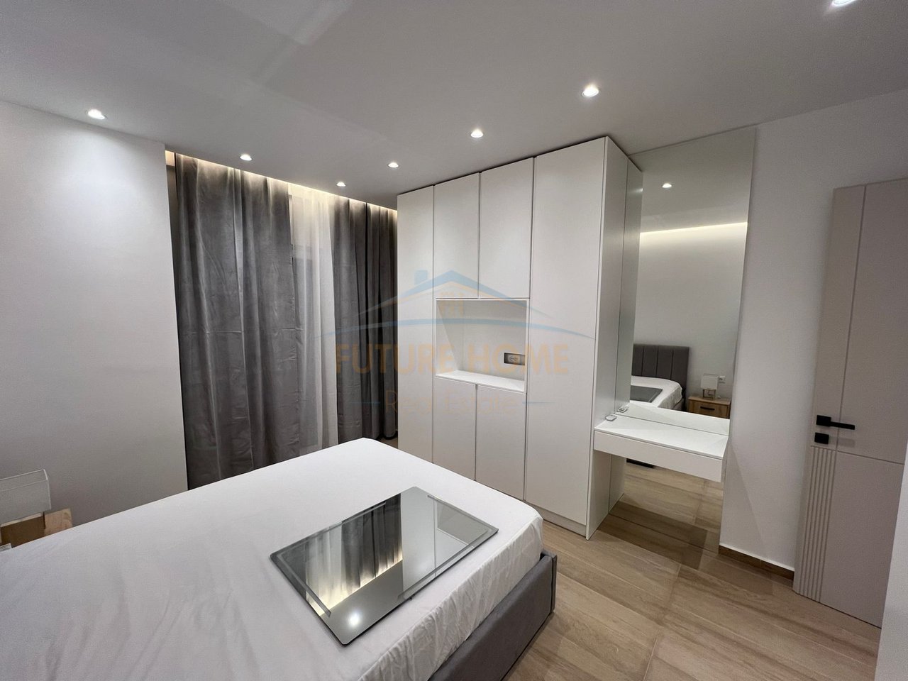 Rent, 1+1 Apartment, Zogu i Zi, Tirana.
