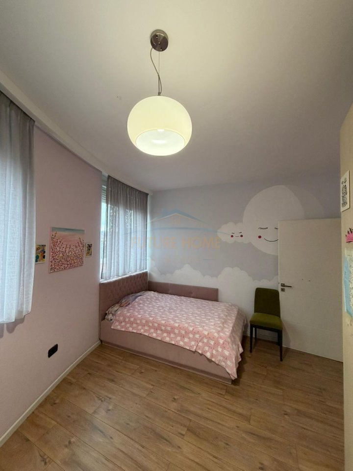 Shitet, Apartament 2+1, Rruga Gramoz Pashko.