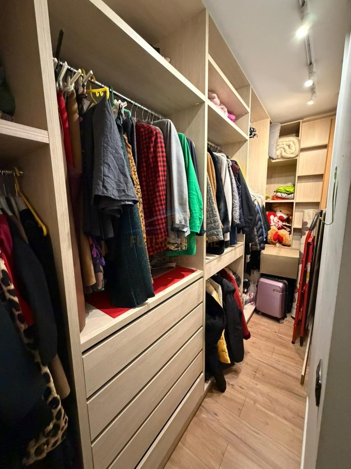 Shitet, Apartament 2+1, Rruga Gramoz Pashko.