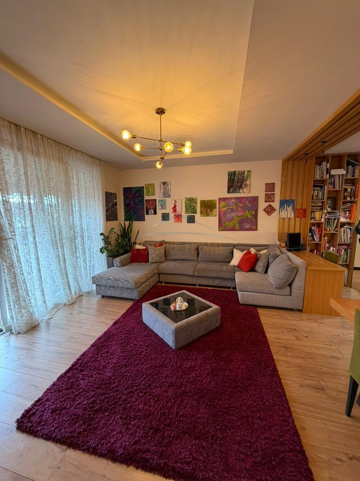 Shitet, Apartament 2+1, Rruga Gramoz Pashko.