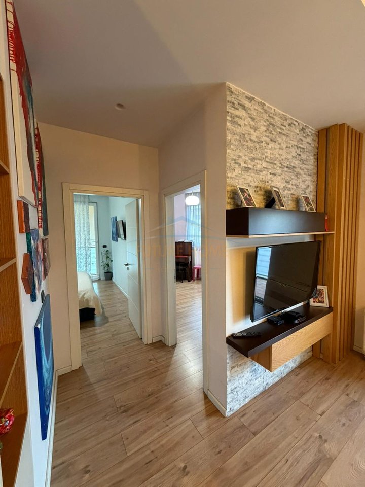 Shitet, Apartament 2+1, Rruga Gramoz Pashko.