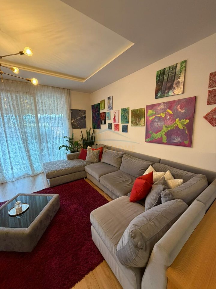 Shitet, Apartament 2+1, Rruga Gramoz Pashko.